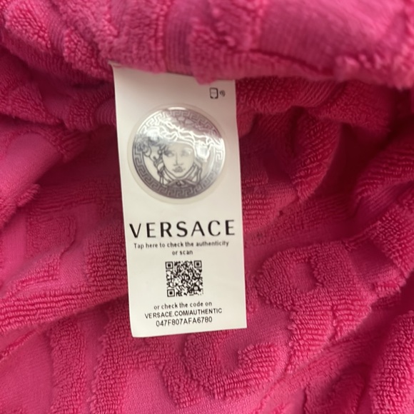 Pink Versace robe - Picture 3 of 3